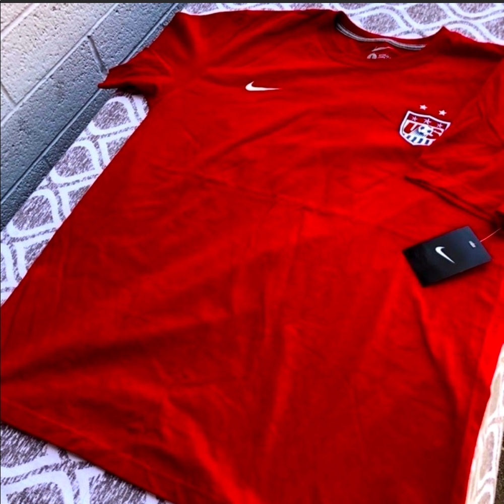BNWT Nike Men’s s/s Large official US Soccer T-shirt